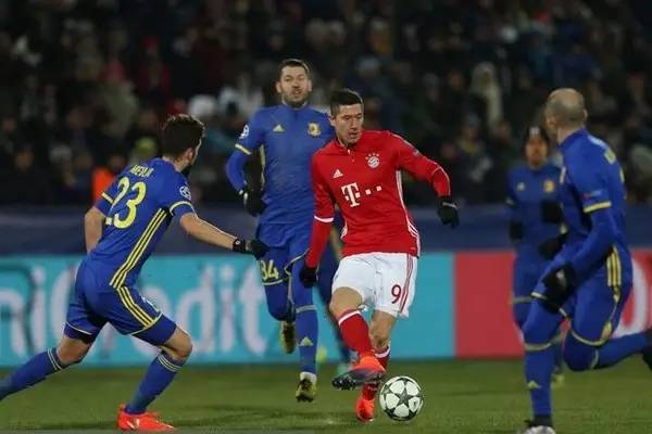 以七名球員 以七名球員