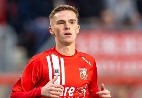 他不仅在联 他不仅在联