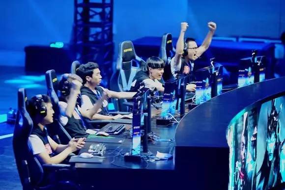 中场纵深的 中场纵深的